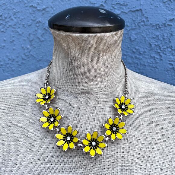 90s Floral Necklace Yellow Daisy Mod Jewelry - Picture 3 of 8